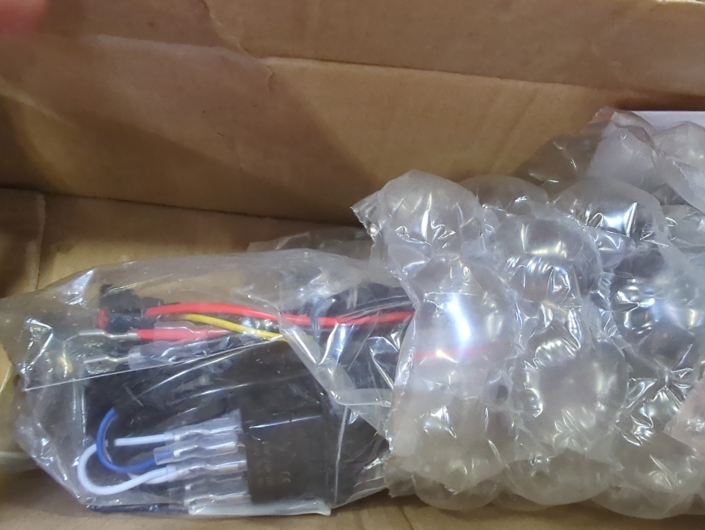 WeiSen 32 LED Light Bar Kit with Plug & Play Wiring Harness Compatible with Polaris RZR PRO R 4 2022-2025, 180W Curved Light and Upper Windshield Mounting Brackets