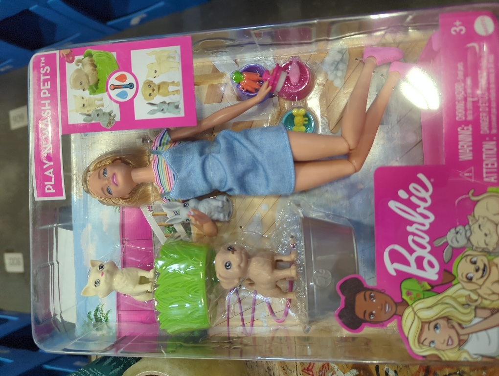 Barbie Play 'n Wash Pets Playset with 3 Color-Change Animals & 10 Toy Accessories, Blonde Fashion Doll with Blue Eyes