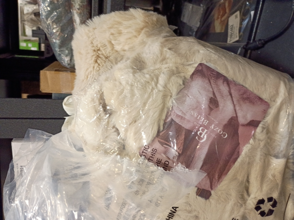 Cozy Bliss Faux Fur Throw Blanket for Couch, Fuzzy Soft Plush Thick Bubble Blanket for Sofa Bedroom Living Room, 50 * 60 Inches Beige