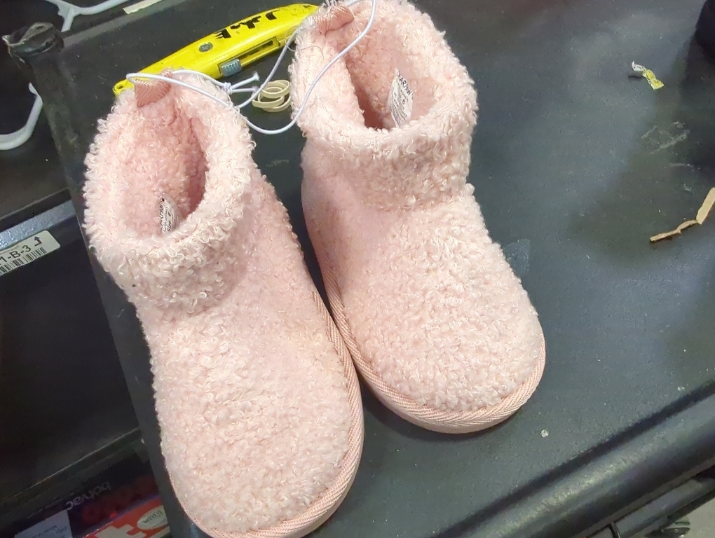 Size 6 kids Color Pink fur boots