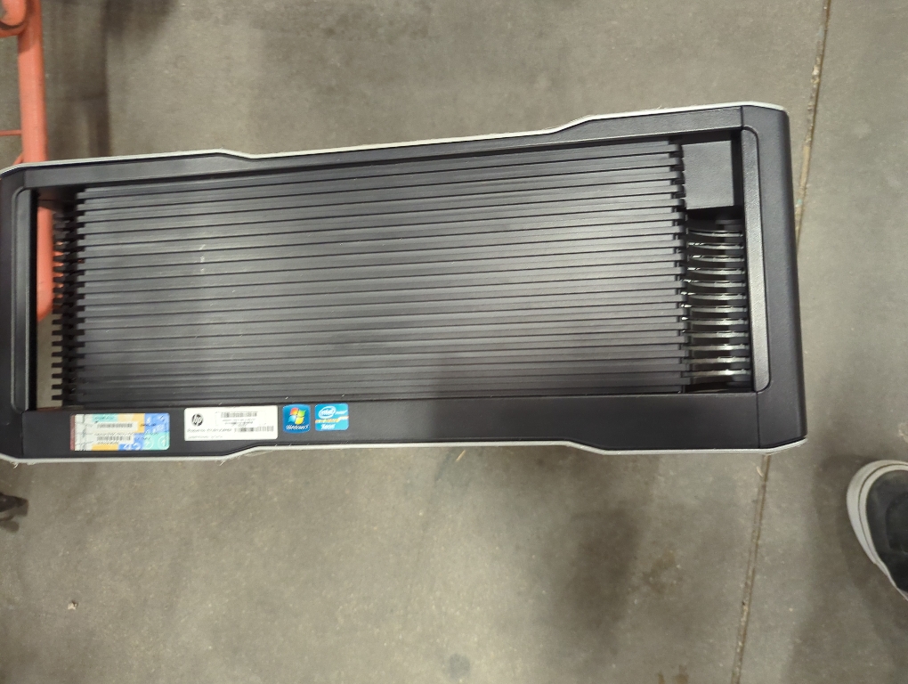 HP Z820 Workstation With Keyboard and Mouse