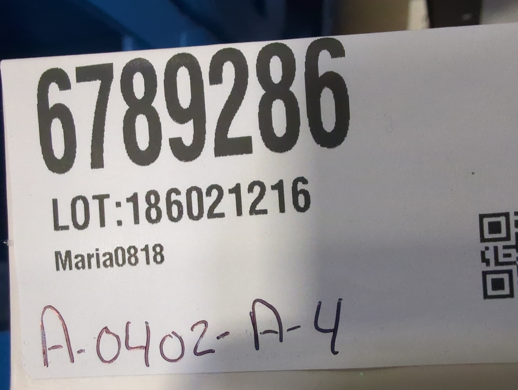 Therabody TheraFace Depuffing Cold & Heat Facial Treatment Wand - White