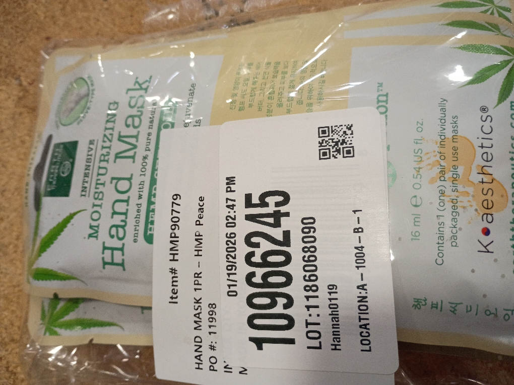 6 pack Earth Therapeutics Hemp Seed Oil Moisturizing Hand Mask relieves, replenishes and rejuvenates dry damaged hands.