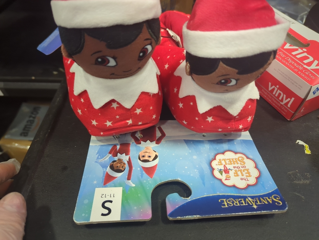 Size S 11-12 Color red The Elf on The Shelf slippers