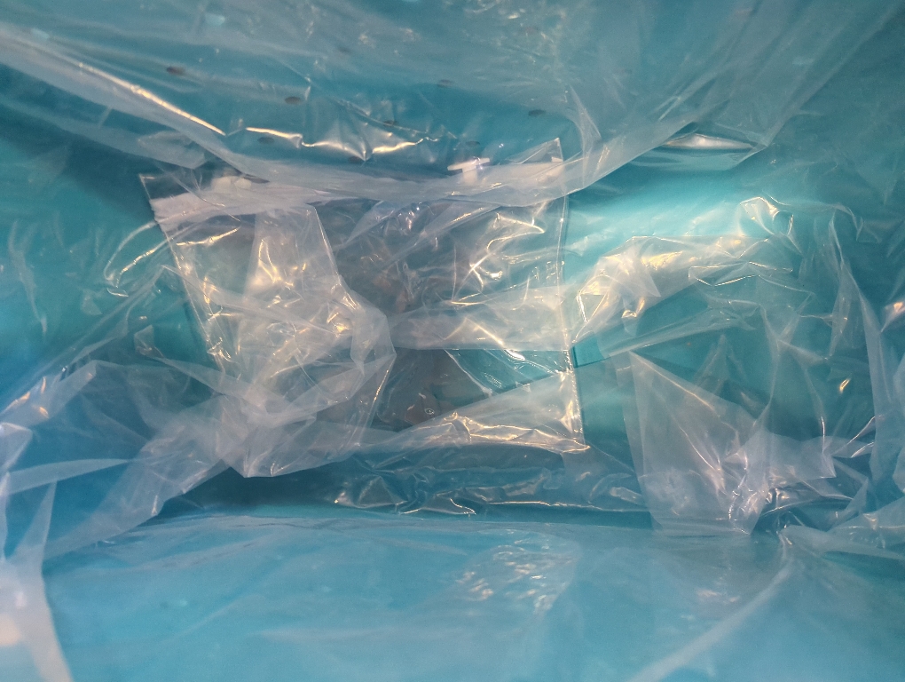 X-Large Waterproof Sandproof Rubber Beach Tote Bag with Zipper Pocket and Phone Kickstand Cup