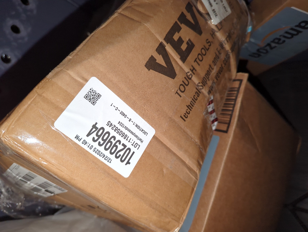 Mophorn Screw Bench Chain Vise 1/8 to 5-Inch Pipe Capacity, Heavy Duty Bench Chain Pipe Vise with Crank Handle, Neoprene-Coated Jaw, Cast Iron Material Ideal for a Variety of Pipes