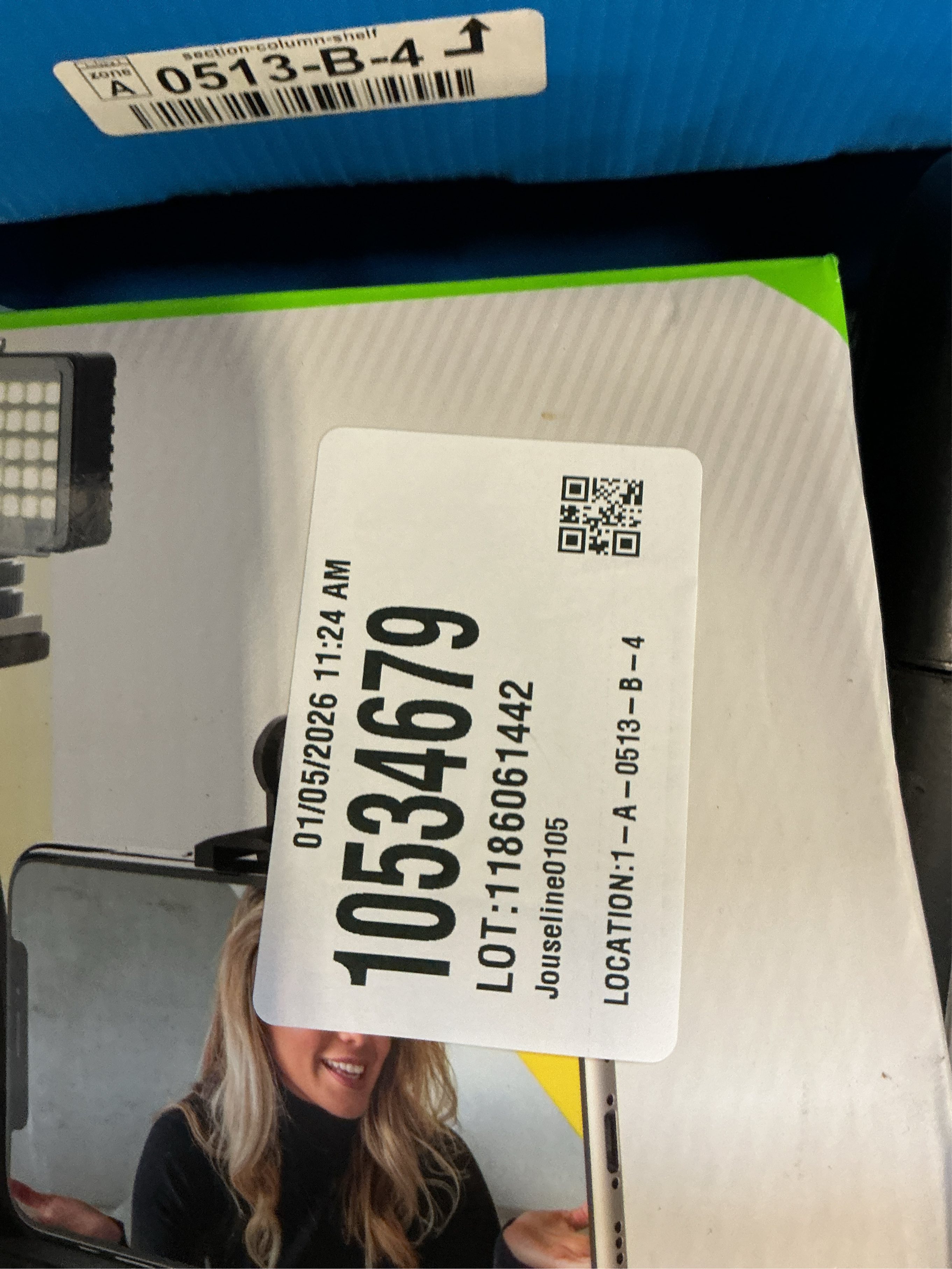 Digipower - Content Maker Essential Vlogging Kit with Light, Microphone, Tripod, and Remote. - Black