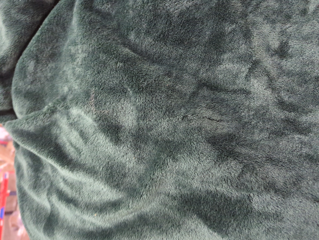 NEWCOSPLAY Super Soft Throw Blanket Dark Green Premium Silky Flannel Fleece 3D Ribbed Jacquard Lightweight Bed Blanket All Season Use (Dark Green Ribbed, Throw(50x60))