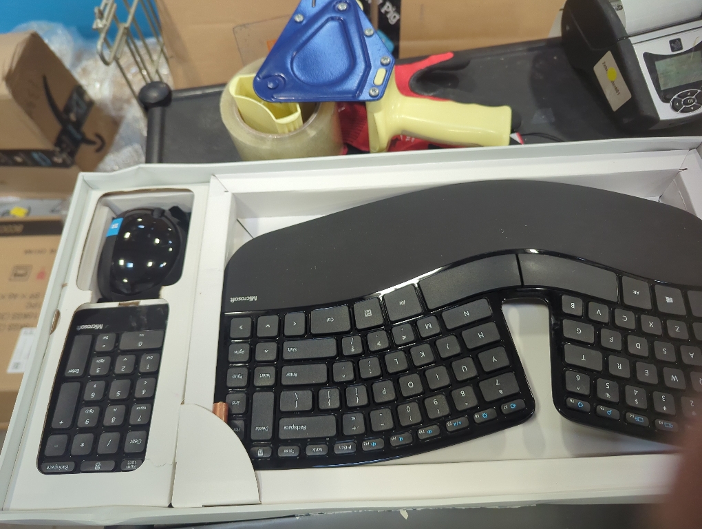 Microsoft Sculpt Ergonomic Desktop Keyboard And Mouse - Wireless - BlueTrack Enabled - 7 Button Mouse - 4-Direction Scroll Wheel - 104-key Design
