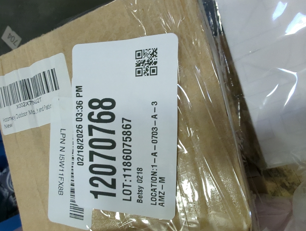 Outdoor Motion Sensor Light Battery Operated, IP65 Waterproof Ultra Bright Motion Sensor Outdoor Lights Head Adjustable with 8W 600 Lumen 6000K 4LEDs for Garage Yard Porch and Patio (1 Pack)