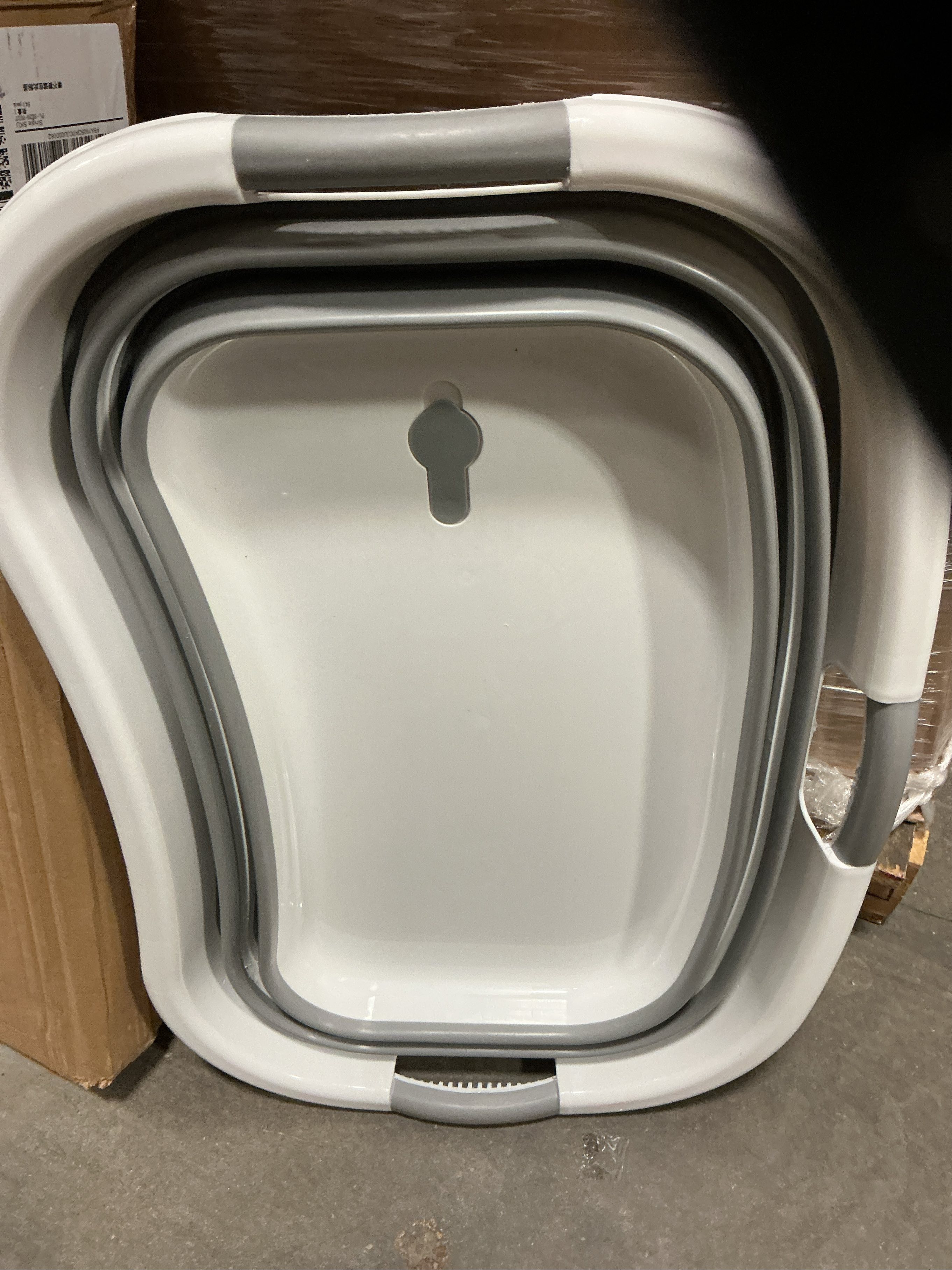 Smoochie 2 in 1 Dog Bathtub Washing Station, Elevated Pet Bath Tub, Collapsible and Portable Bathtub for Dogs, Cats Bathing, Shower and Grooming, Indoor and Outdoor