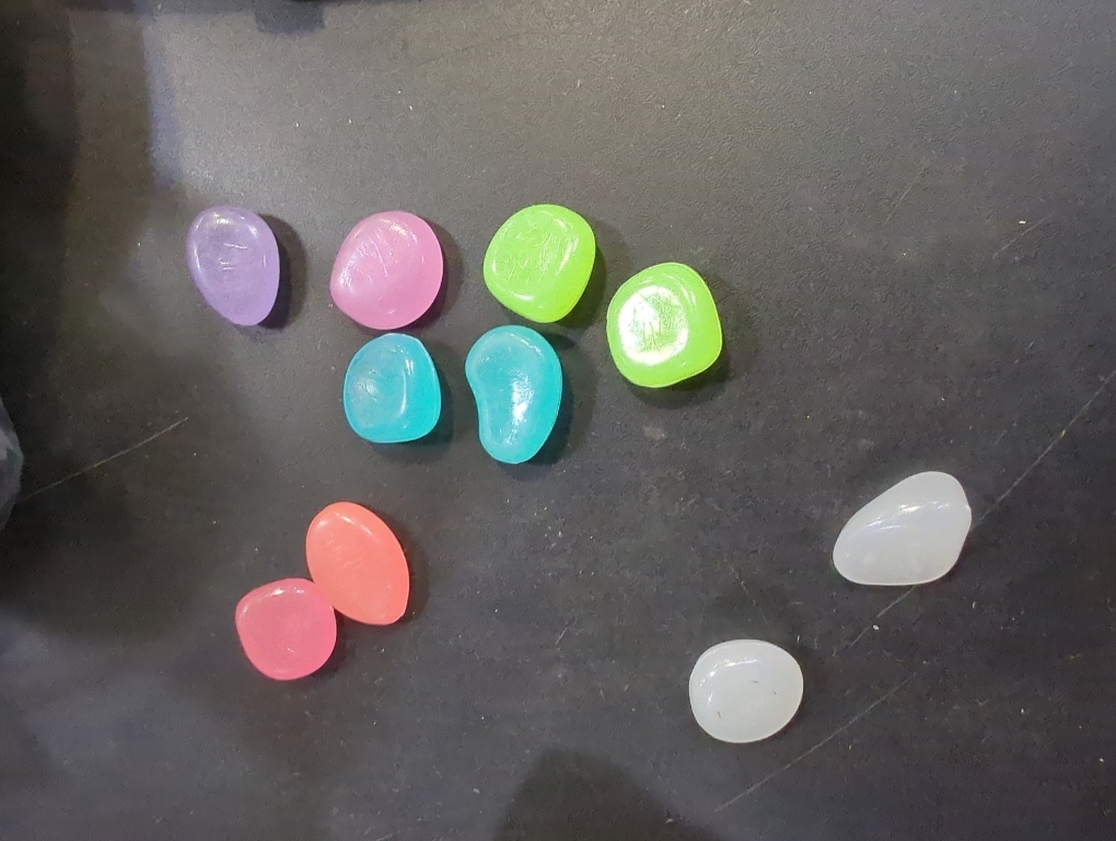 QTTLLI 10Pcs MediumGlow Pebbles Glow in The Dark Decorative Stones Rocks for Garden Path Walkway Yard Fish Tank, 1.7,Mixed Color