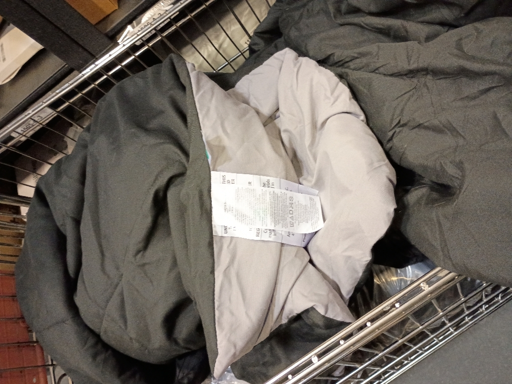 Amazon Basics Comforter Blanket Full/Queen, Reversible, Lightweight Microfiber, All Season, Black/Grey