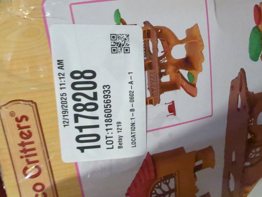 Calico Critters Adventure Treehouse Gift Set, Collectible Dollhouse, Figure and Accessories