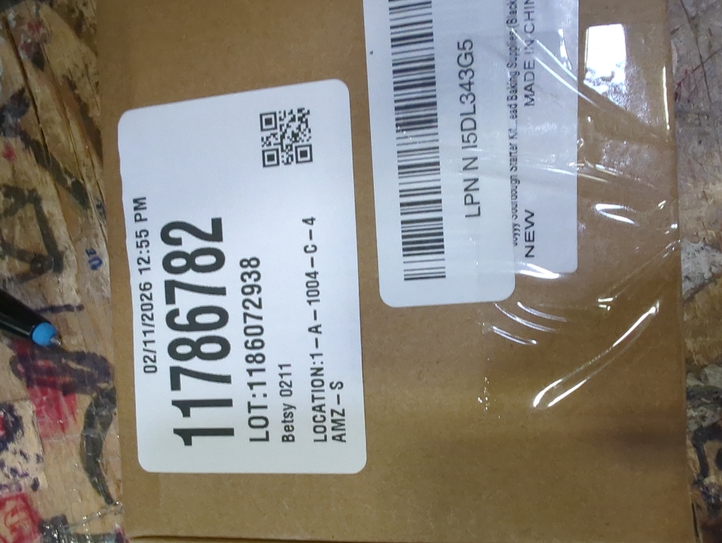 Boao 4 Pcs Christmas Stocking Holders Metal Mantel Stockings Hangers Classic Shelf Heavy Duty Stocking Garland Hangers for Counter Tables Window Fireplace Xmas Party Decoration (Black)