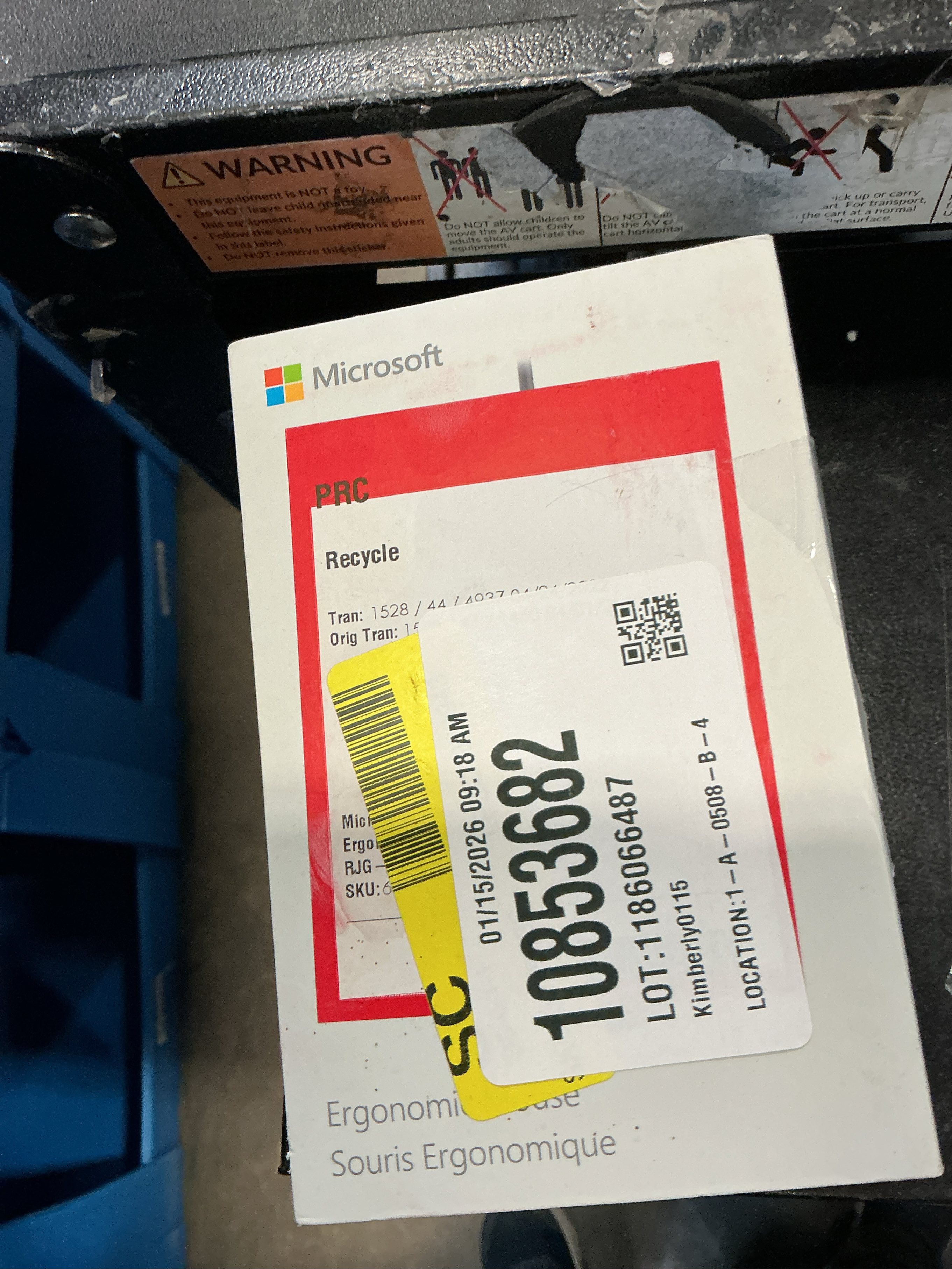 Microsoft Ergonomic Mouse Black - Wired USB - BlueTrack - 1000 dpi - Scroll Wheel - 5 Button(s)