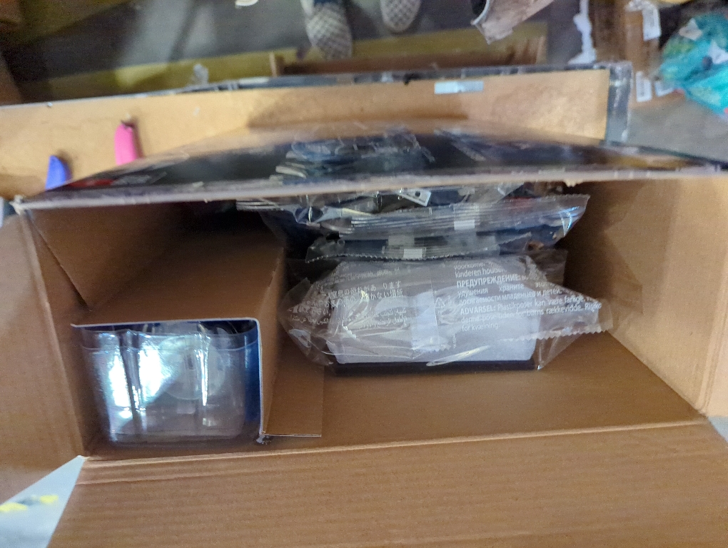 Hot Wheels Mega Premium Mercedes-Benz Building Set 1600 pc