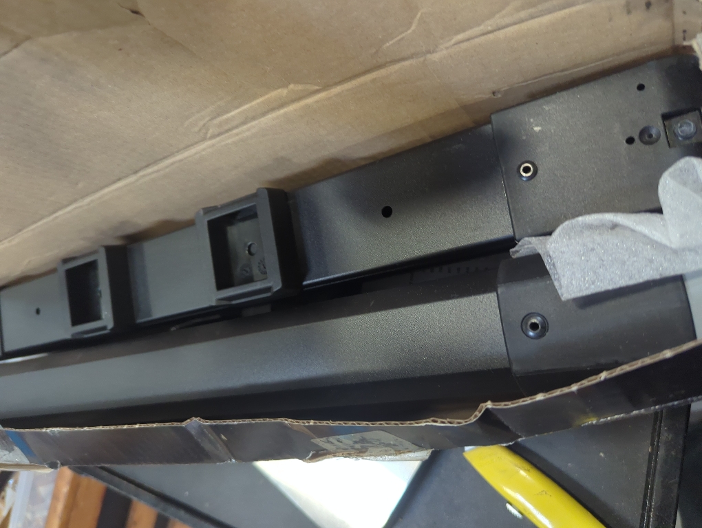 Thule SnowPack Ski/Snowboard Rack, Medium (4 Pr/2 Boards), Black