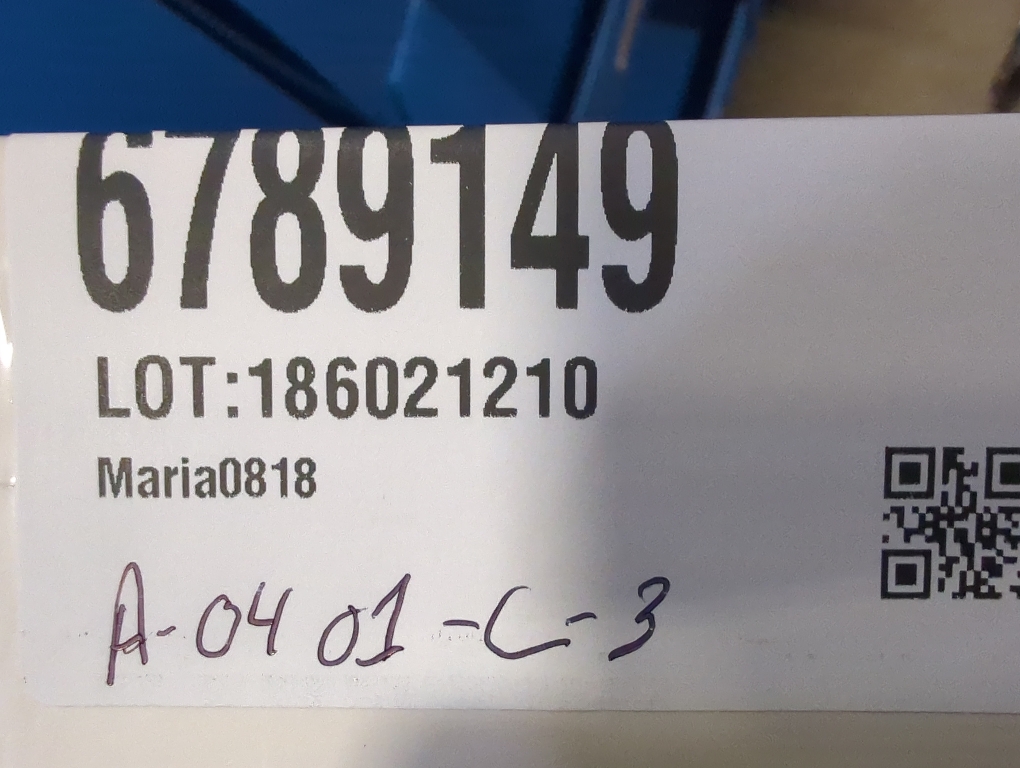 Therabody TheraFace Depuffing Cold & Heat Facial Treatment Wand - White