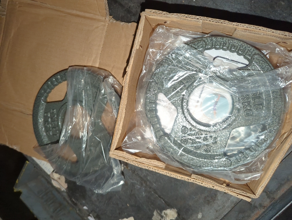 Fitvids Cast Iron Plate Weight Plate for Strength Training and Weightlifting, 2-Inch Center, 2.5LB (Set of 4)