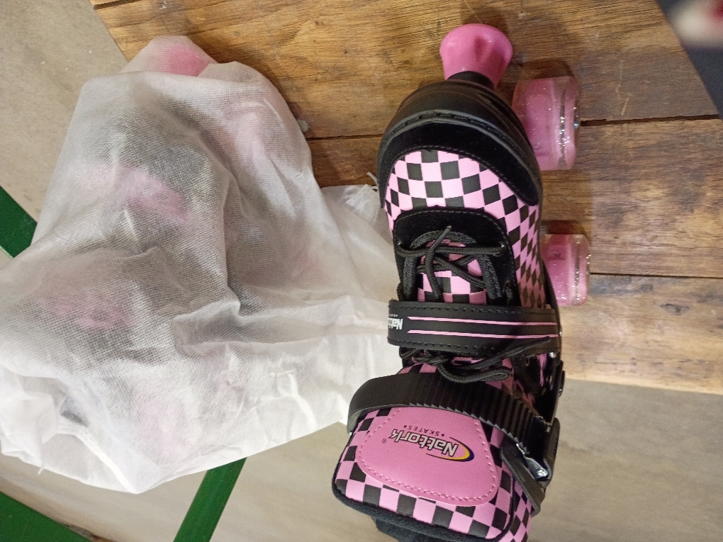 Nattork Adjustable Roller Skates for Kids Teens, Illuminating Wheels Roller Quad Skates with Checkerboard Design for Boys Girls