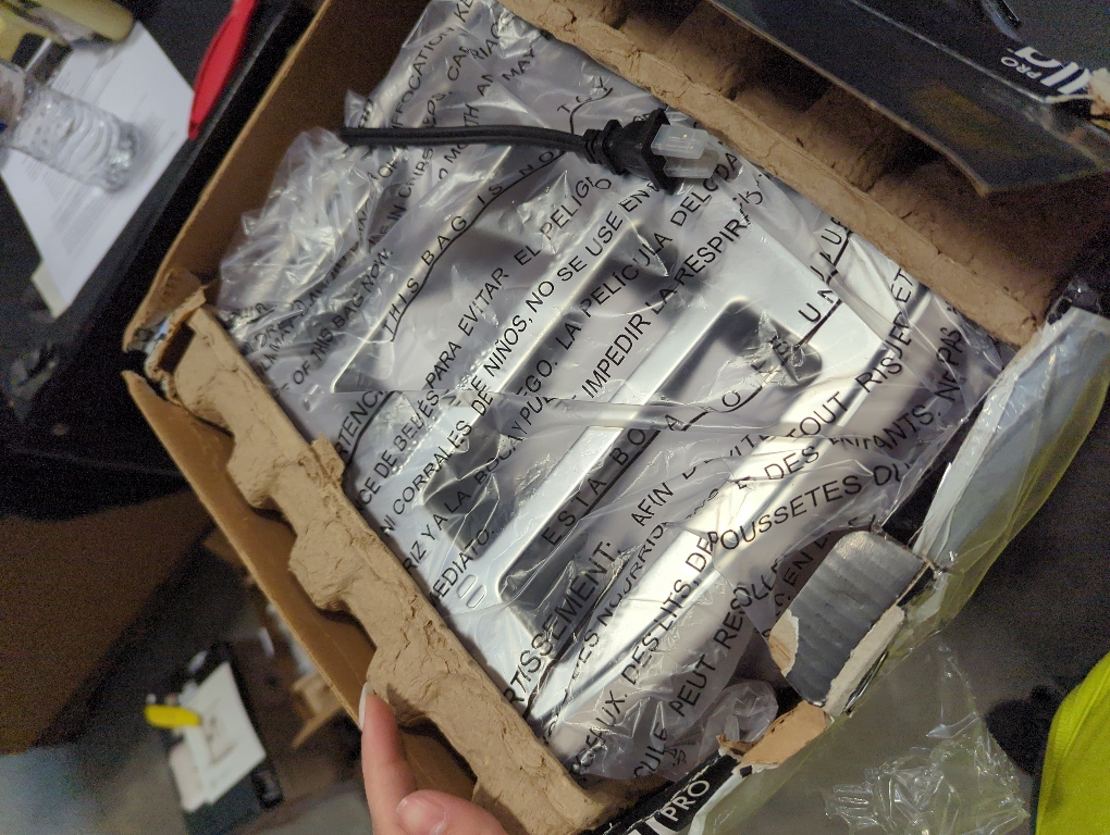 4-Slice Toaster with Extra Wide Slots - Bella PRO Oatmilk