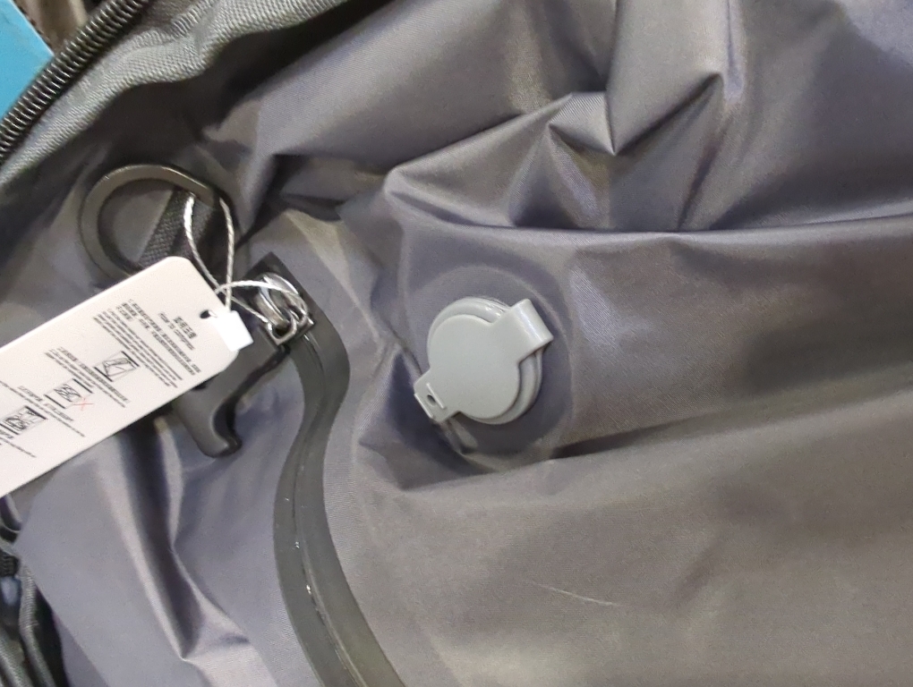 Vacuum backpack travel,vacuum backpack with pump Fit 16 inch Laptop for travel,Water-Resistant,Business,College,Camping (Black)