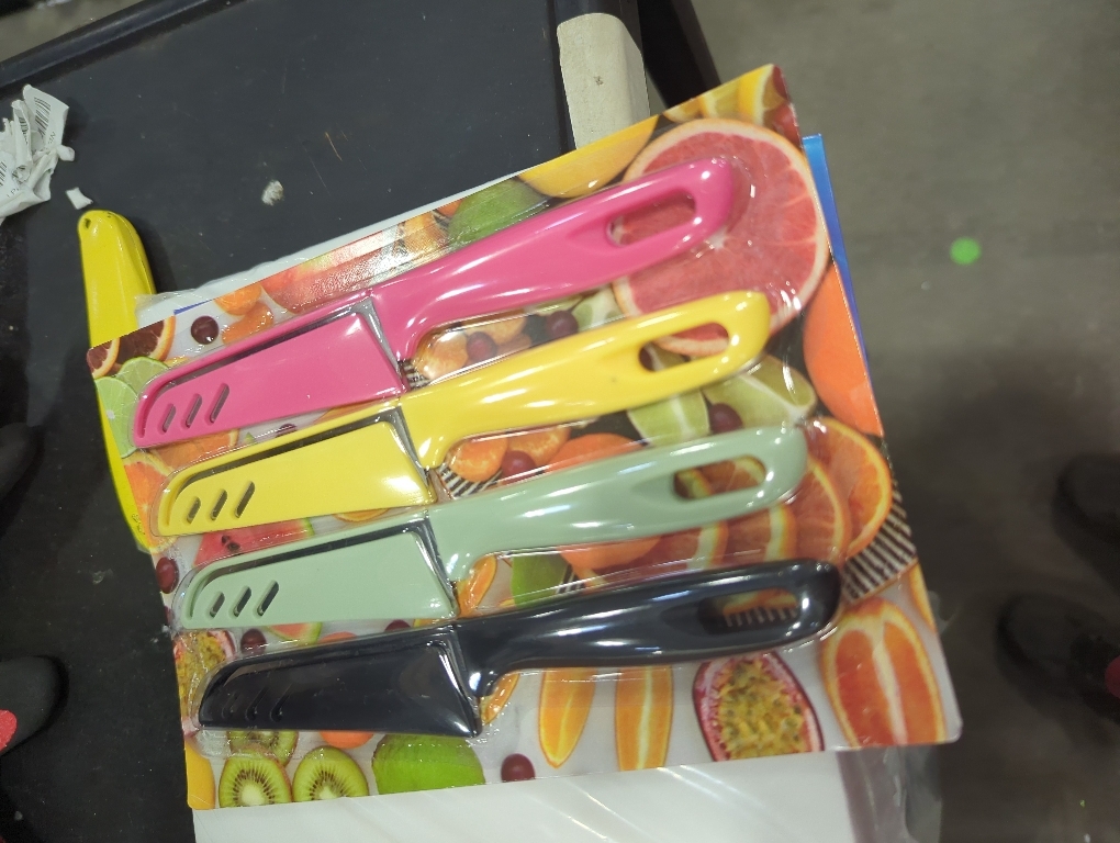 Paring knife, 4PCS Paring knives (4 Knives and 4 Knife cover), 4 Inch Peeling Knife, Fruit and Vegetable Knife, Ultra Sharp Kitchen Knives, German Steel, PP Plastic Handle