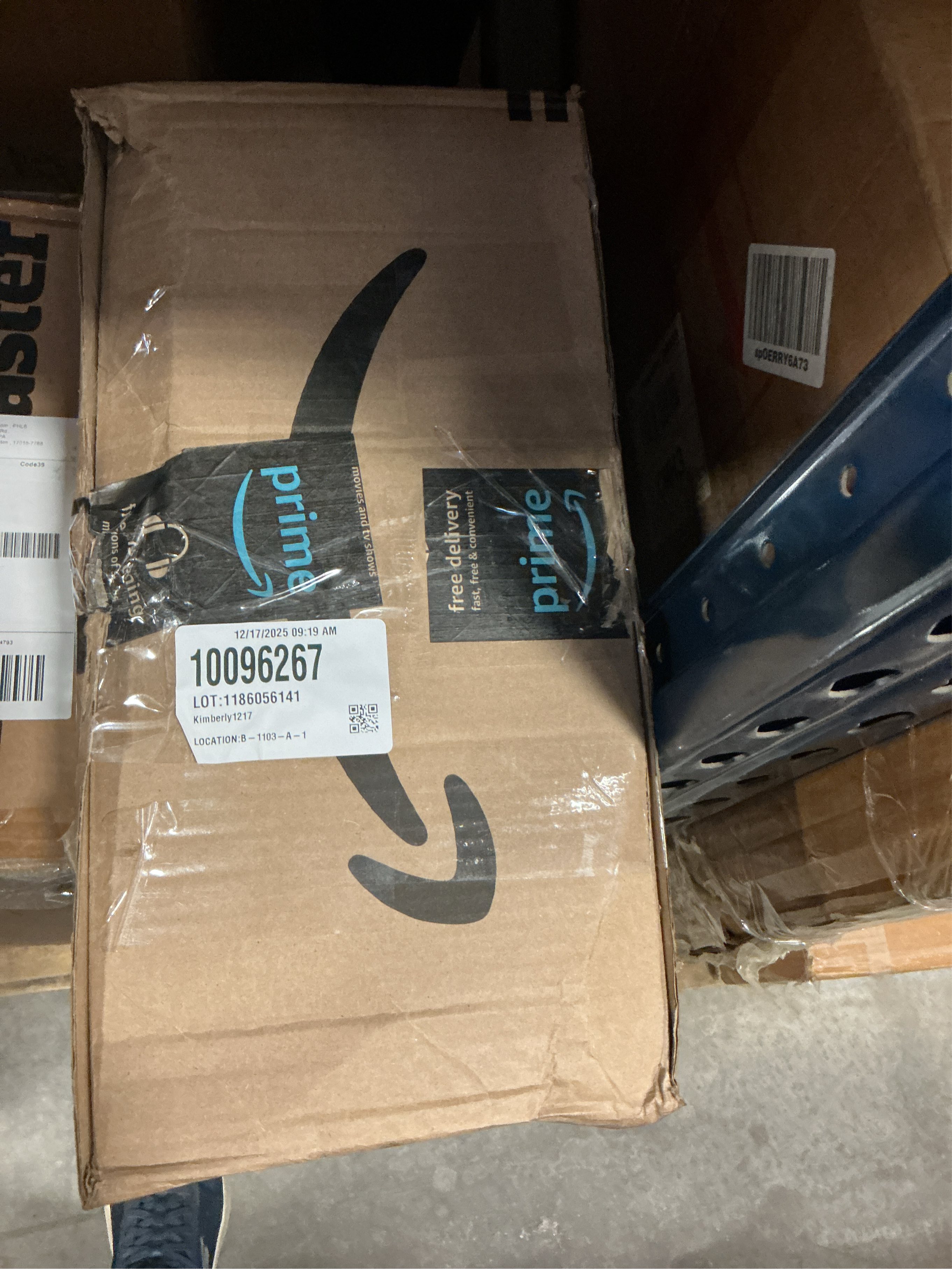 Mayfair Round Wood with Chrome Hinge Toilet Seat in Natural Oak