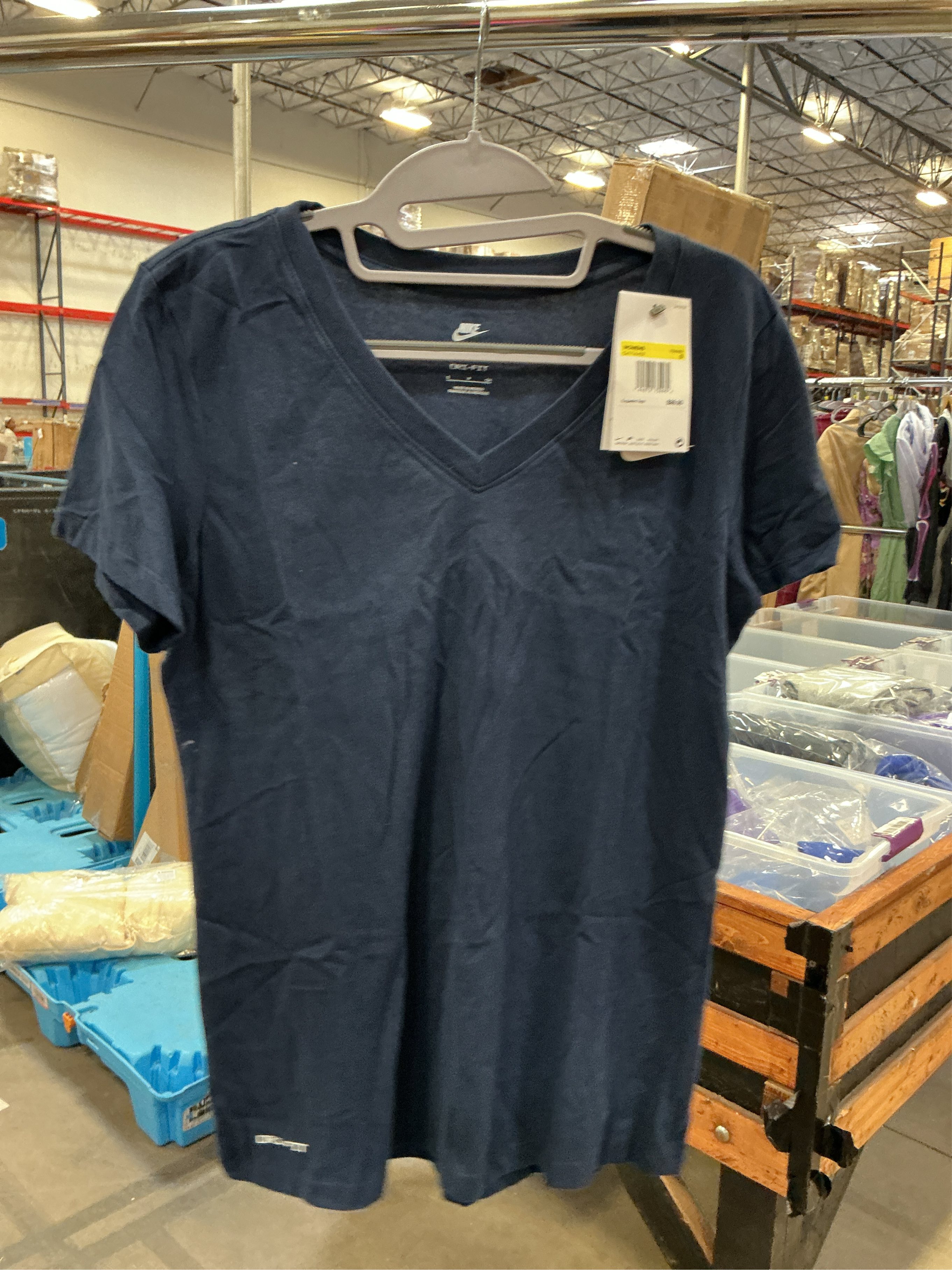 SIZE SMALL.   Nike Women's Dry V-Neck T-Shirt-navy-s