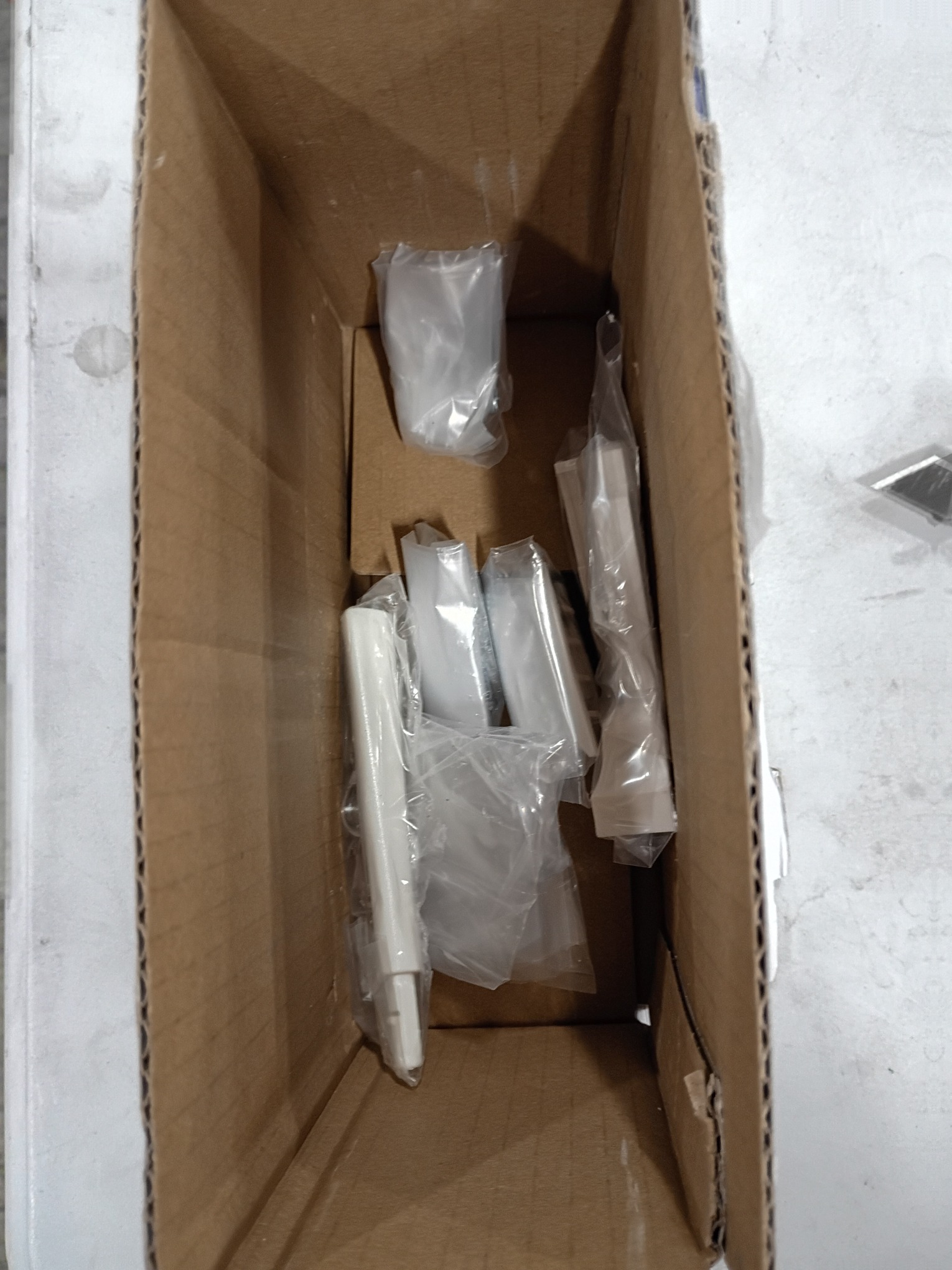 LEVOLOR Trim Go 2.5-in Slat Width 27-in x 72-in Cordless White Faux Wood Room Darkening Full-view Standard Horizontal Blinds