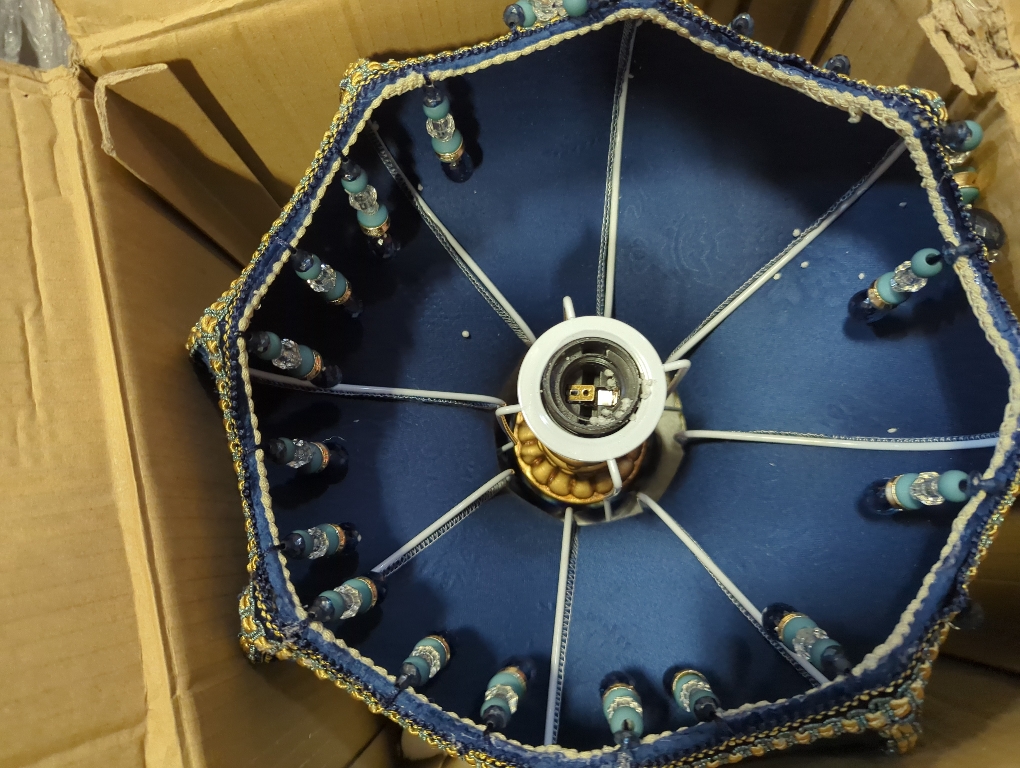 European Style Table Lamp with Fabric Lampshade Hand-Made Antique Varnished Resin Lampbody Victorian Style Table Lamp for Living Room Bedroom(Blue)