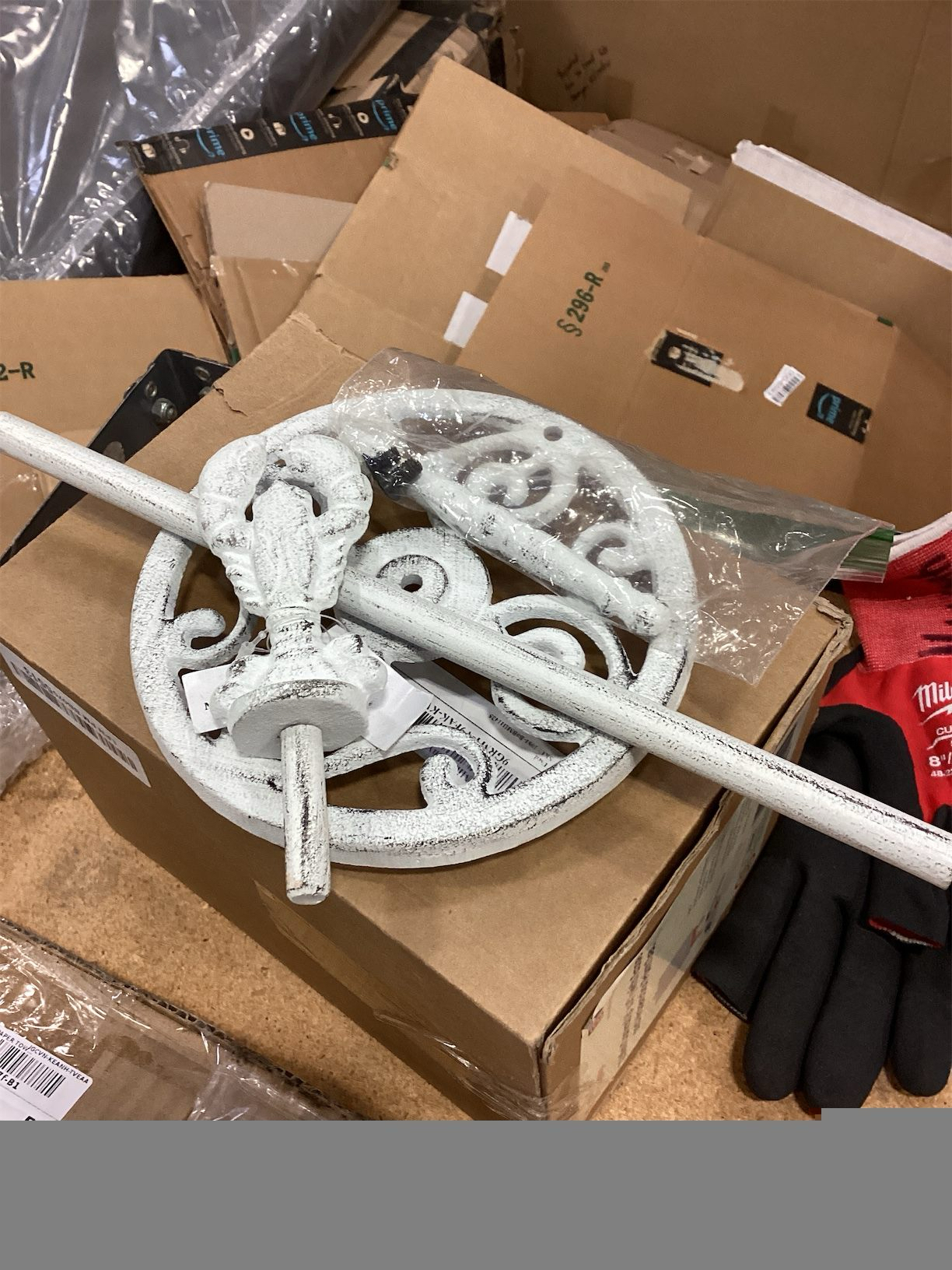 Hampton Nautical Whitewashed Paper Towel Holder 16-Crab Beach Cast Iron Decor