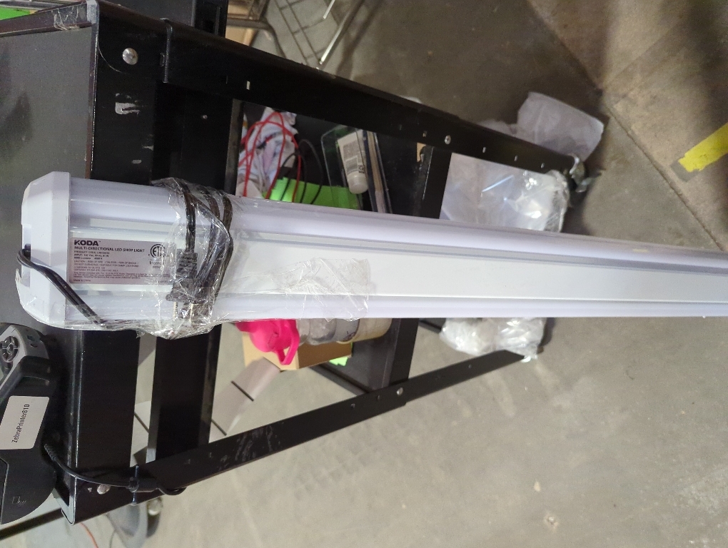 Koda 5000K LED Shop Light Linkable, 4FT Daylight 42W LED Ceiling Lights for Garages, Workshops, Basements, Hanging or FlushMount, Included Power Cord and Pull Chain, 4400lm, ETL- 1 Pack