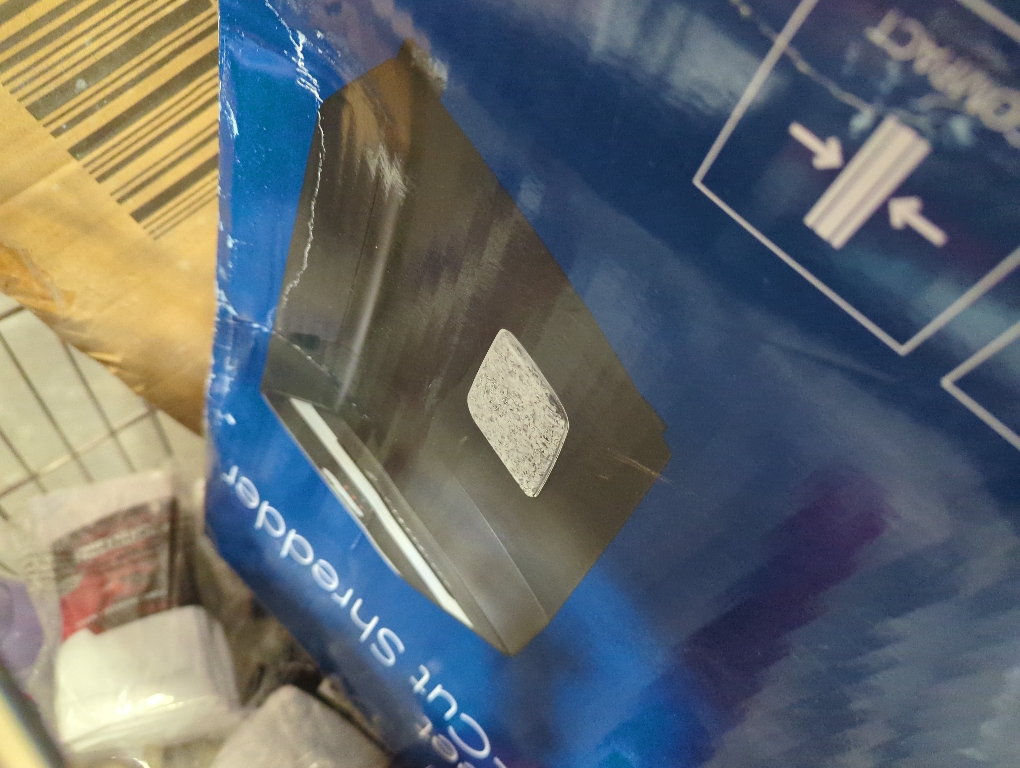 Insignia™ - 10-Sheet Microcut Shredder - Black