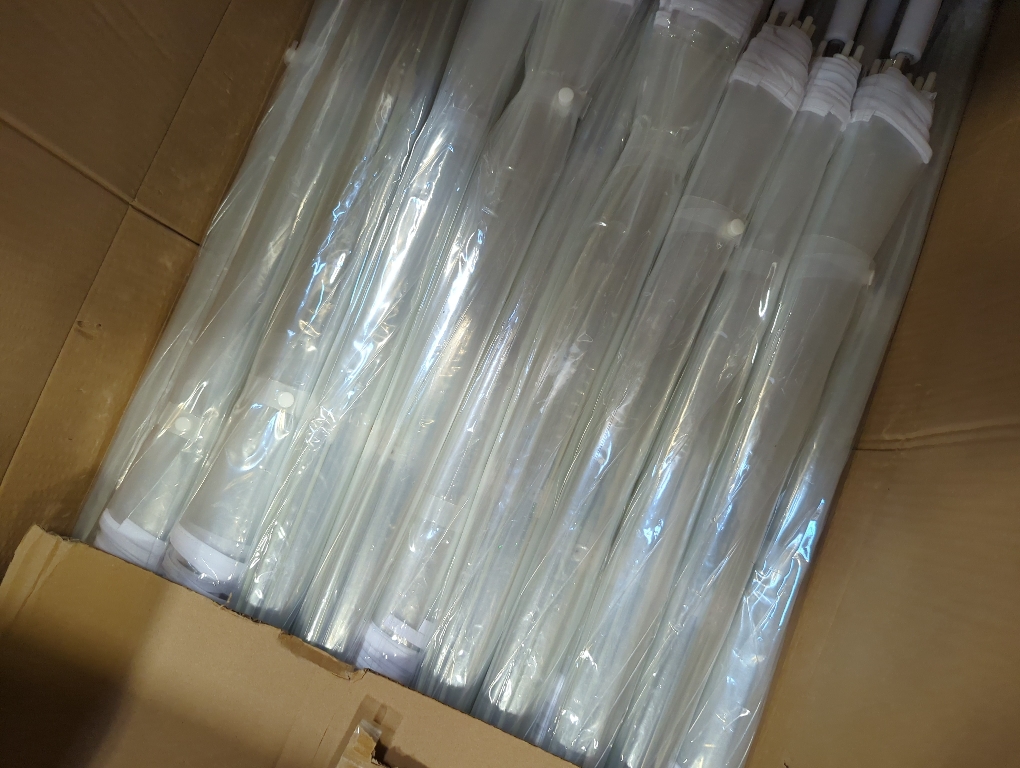 Aodaer 30 Pcs Clear Wedding Umbrellas Bulk, 36 Inch Transparent Bubble Umbrella with Storage Box Large Dome Windproof Stick Umbrellas for Rain Wedding Bridal Party Supplies Photography Props