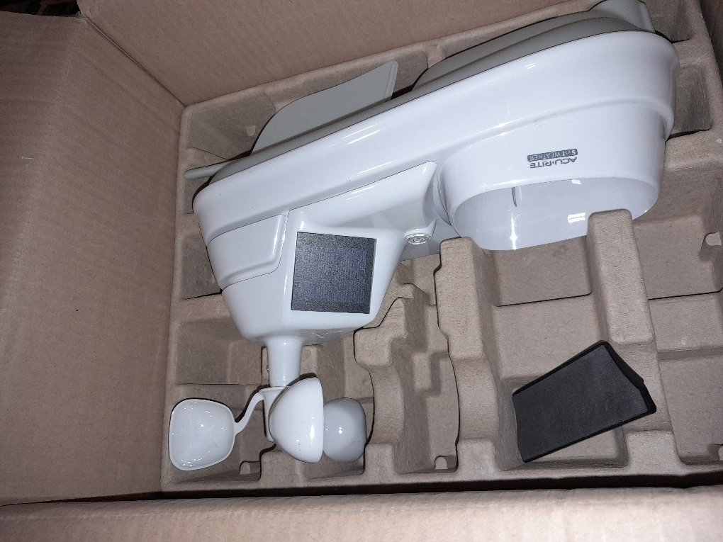 AcuRite Iris (5-in-1) Weather Sensor with Rain Gauge, Wind Speed, Wind Direction, Temperature and Humidity (06004M)