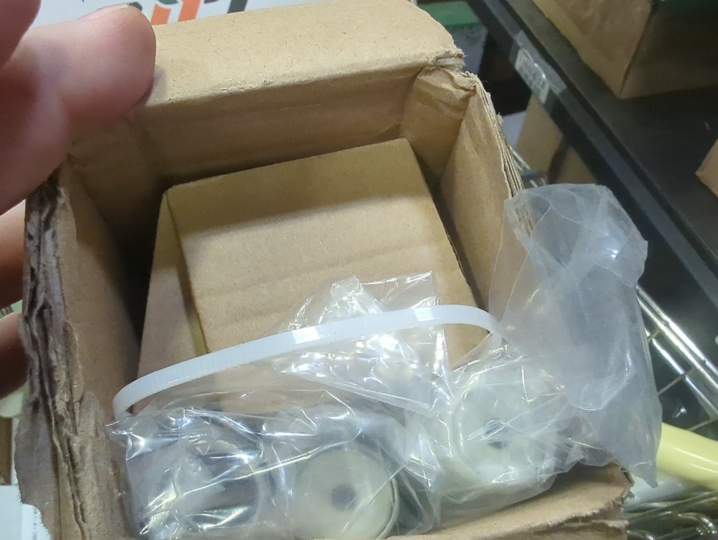 Size 18-69 Color White Decorative Farmhouse Curtain Rod:18-60Adjustable Heavy Duty Single Window Curtain Rod for Bedroom Living Room,Antique White Boho Rustic Drapery Rods with Vintage Twist Finial Easy Install