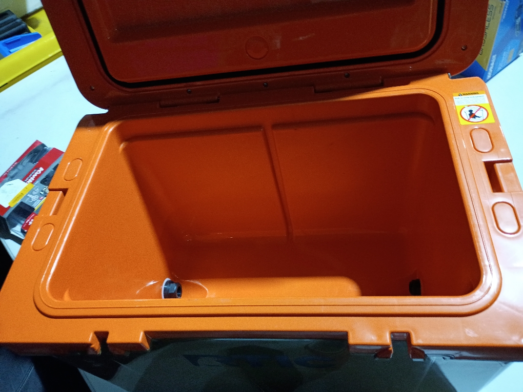 RTIC Outdoors Hard Cooler Trailblazer 52-Quart Insulated Personal Cooler ( cracked see the pictures)