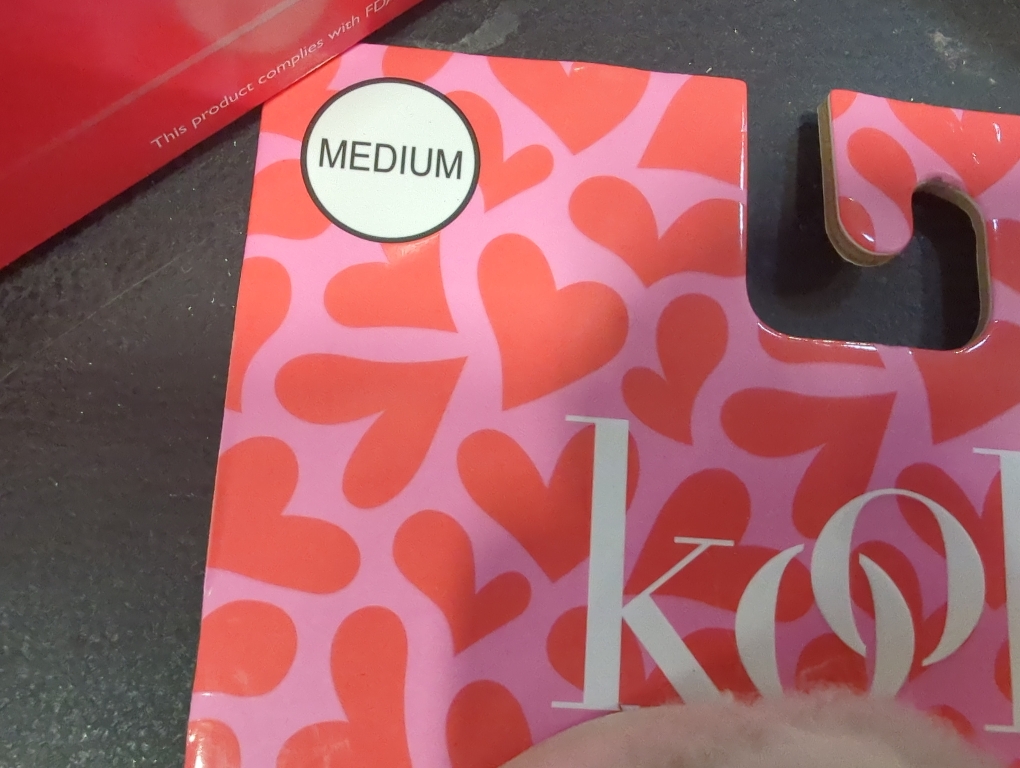 Size M 6 1/2 -7 1/2 Color White fuzzy heart slippers