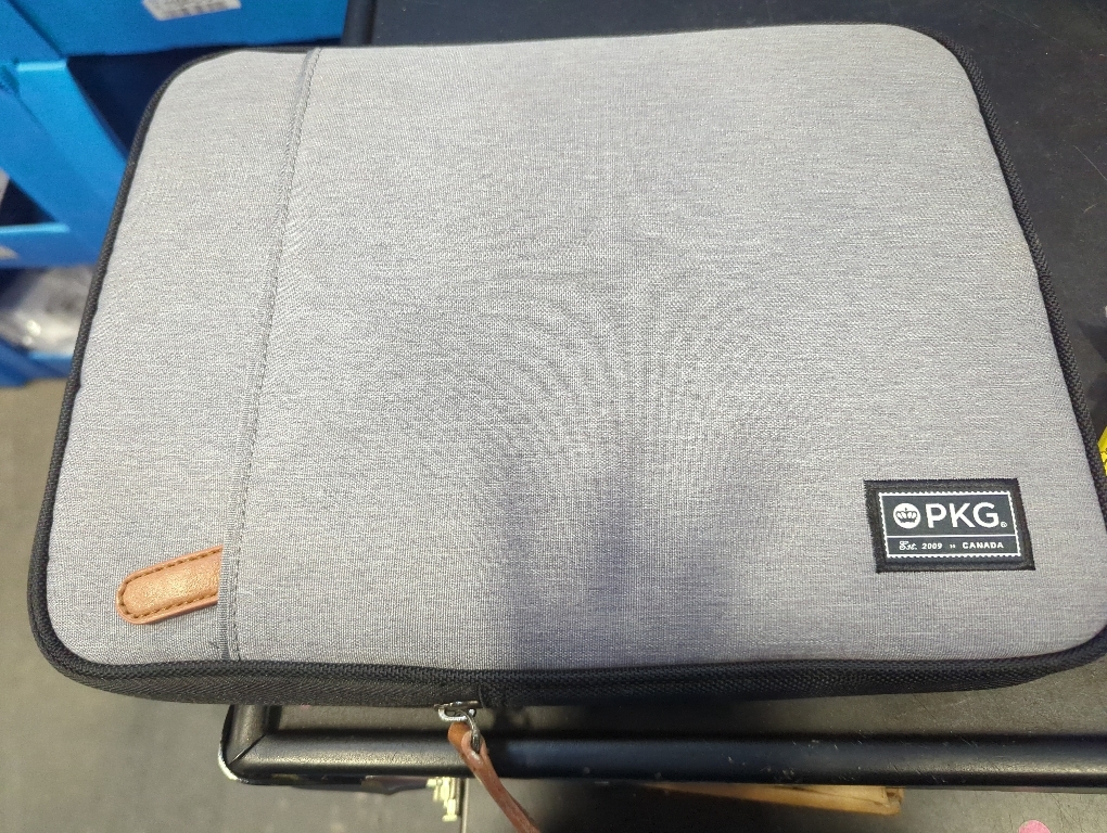 PKG International Stuff 15/16 Folio (Light Gray) Laptop Sleeve - MFR # PKG LS01-15-DRI-LGRY