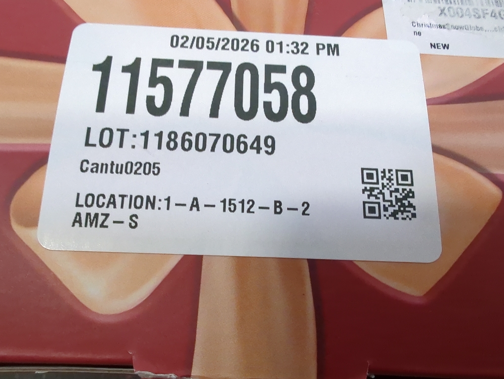 Christmas Snow Globe, Christmas Lantern Room Decor for Indoor Use, USB-Powered/Battery-Operated Glowing Water Lantern, Ideal for Holiday Decorations and Gift Giving