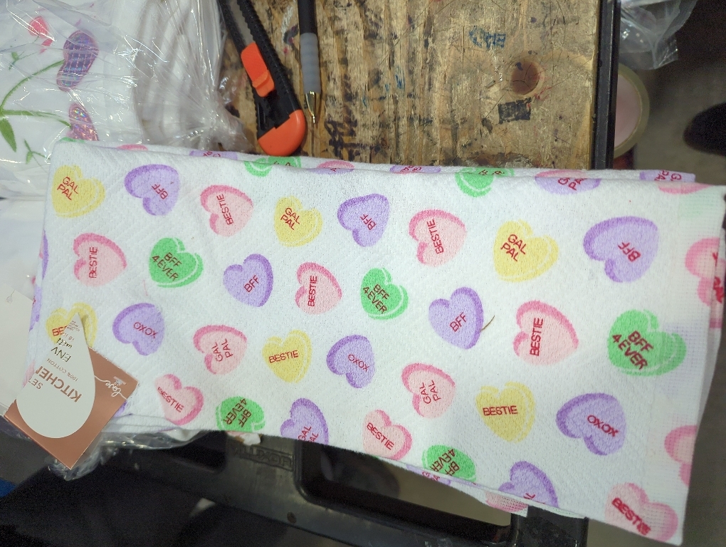 2 pack heart-shaped guest towels for bathroom or kitchen