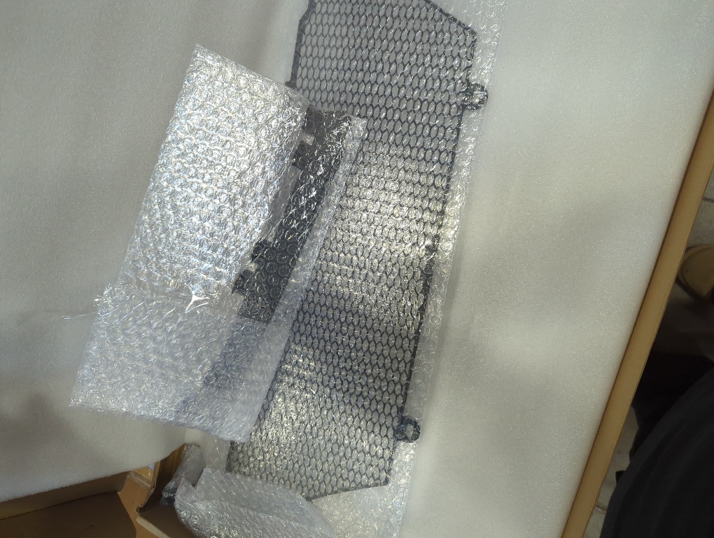 3Pcs Black Upgraded Front Radiator Guards Grille,Aluminum Body Bumper OEM Style Front Outer Grill Guard Protection Screens Grille Vents Insert Mesh Set for Corvette C8 Z06 2023 /E-Ray 2024