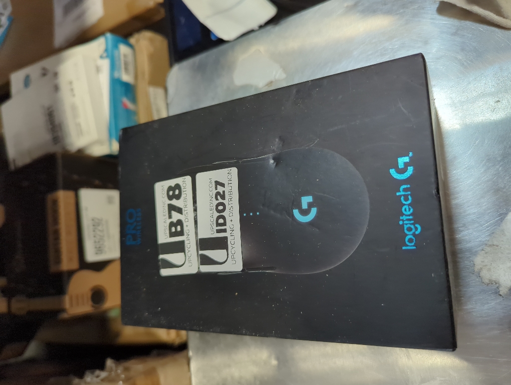 Logitech - G PRO Lightweight Wireless Optical Ambidextrous Gaming Mouse with RGB Lighting - Black