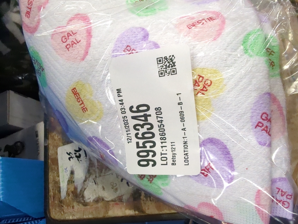 2 pack heart-shaped guest towels for bathroom or kitchen