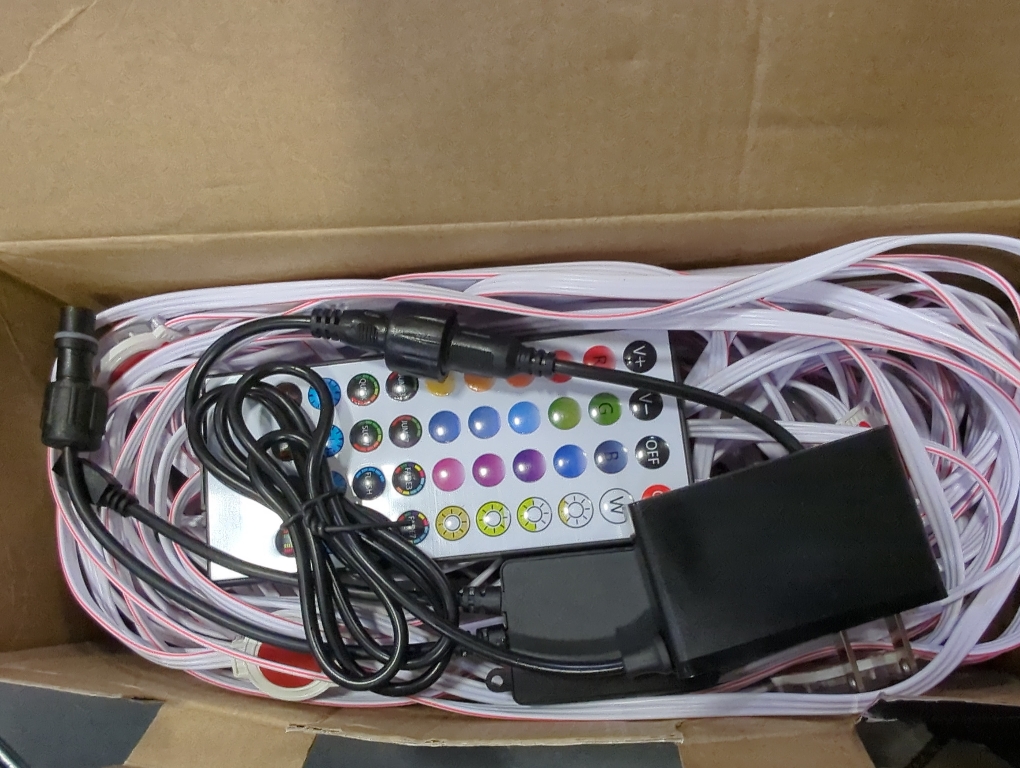 200FT Permanent Outdoor Lights for House,Waterproof Smart RGB LED Eaves Lights，permanent outdoor lights with App/Remote Control,Music synchronisation，for House,Halloween,Roof,Christmas Decorations