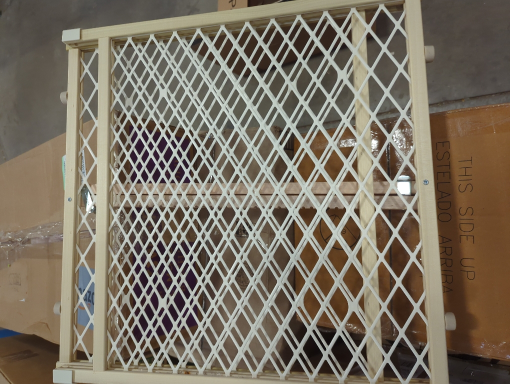 Toddleroo by North States - Diamond Mesh Wooden Baby Gate: Pressure Mounted Baby Gate for Doorways - Adjustable 26.5 to 42 Inches Wide - 23 Inches Tall