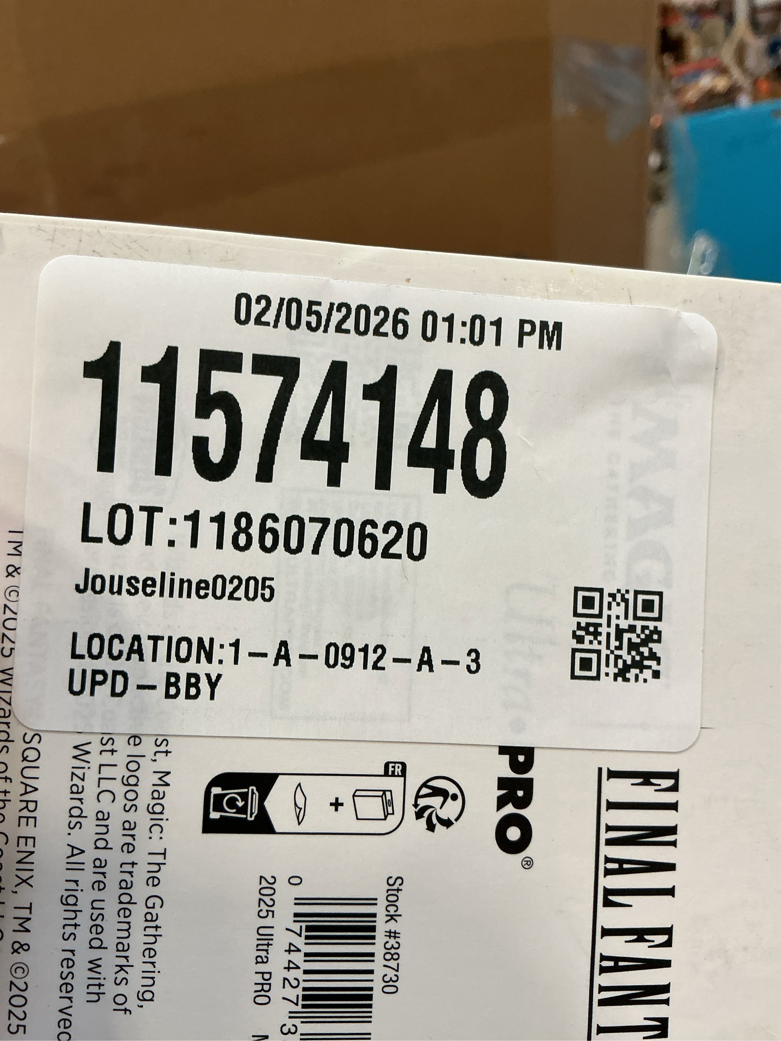 Ultra PRO - Final Fantasy x Universes Beyond Sephiroth (Wisnu Tan) Premium Alcove Edge Deck Box for Magic: The Gathering | Trading Card Accessories, Collectible Card Game Gear, Fantasy Gaming Supplies