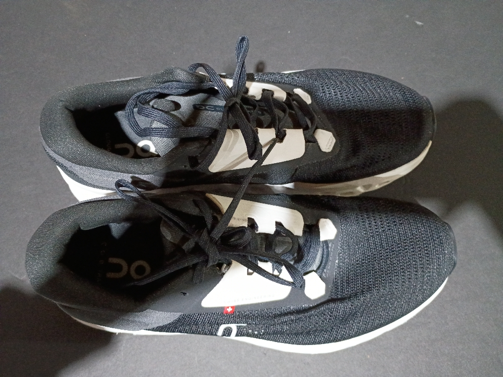 On Men's Cloudmonster Sneakers (See the picture for the size )